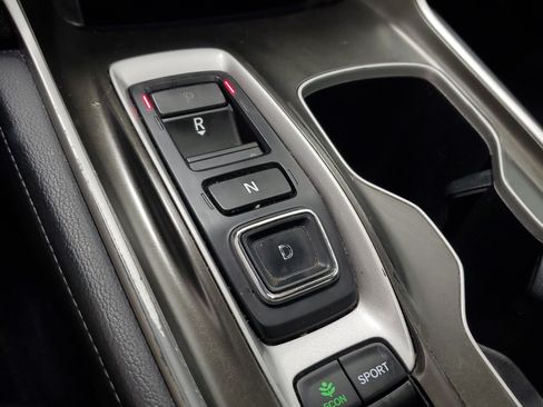 Used 2018 Honda Accord Touring image 32