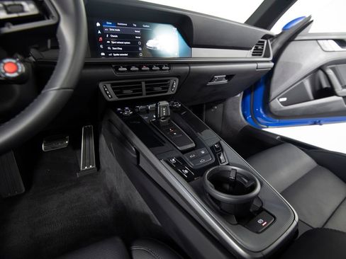 Certified 2025 Porsche 911 Carrera RWD image 32