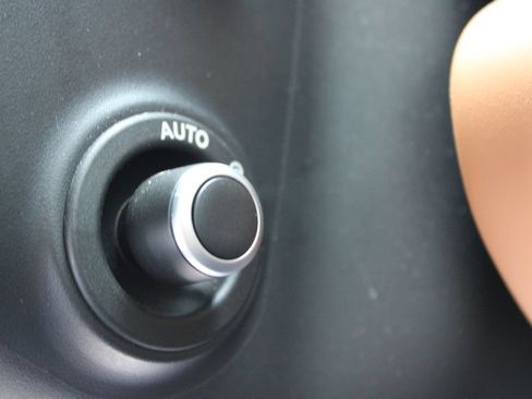 Used 2023 Land Rover Defender 90 X AWD/4WD image 24