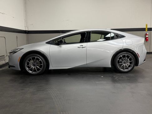 Used 2024 Toyota Prius Prime FWD image 7