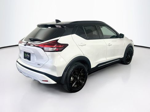 Used 2023 Nissan Kicks SR FWD image 9
