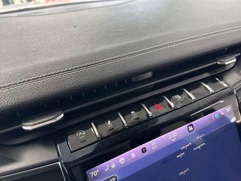 Used 2023 Jeep Grand Cherokee Limited image 43