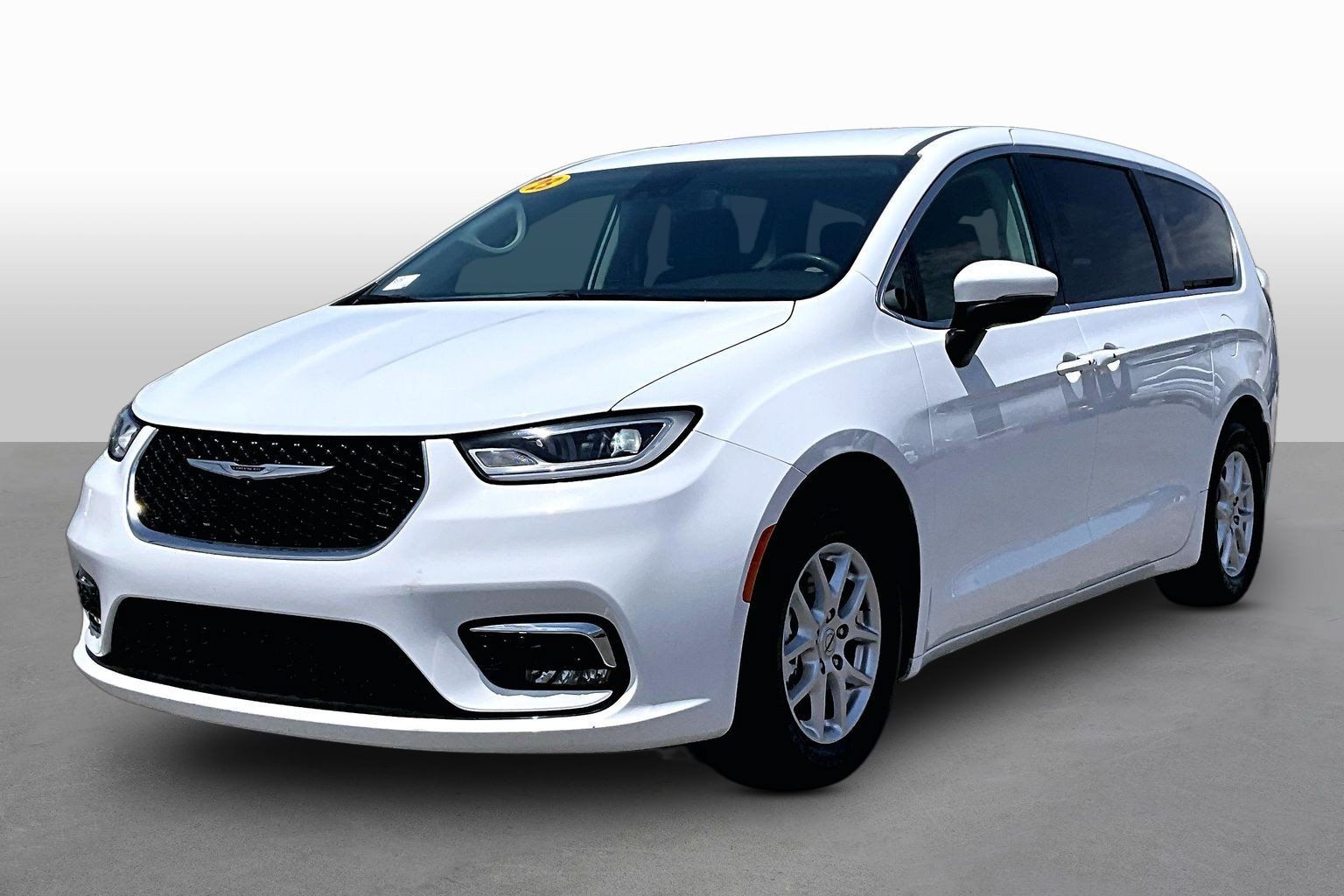 Used 2023 Chrysler Pacifica Touring-L FWD image 1