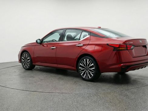 Used 2025 Nissan Altima 2.5 SV image 6