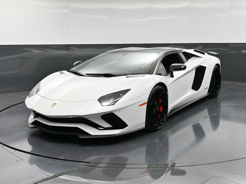 Used 2019 Lamborghini Aventador S image 6