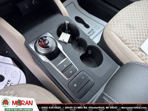Used 2020 Ford Escape SE image 18