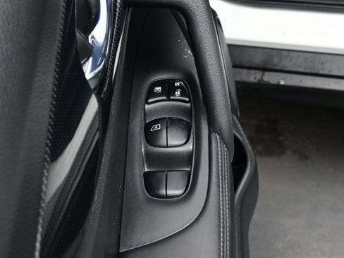 Used 2017 Nissan Rogue SL w/ SL Premium Package image 10