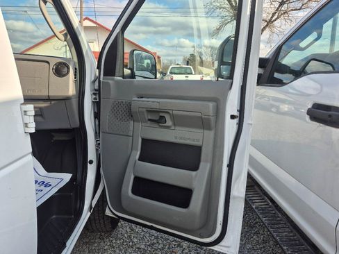 Used 2014 Ford E-250 and Econoline 250 w/ Power Group RWD image 24