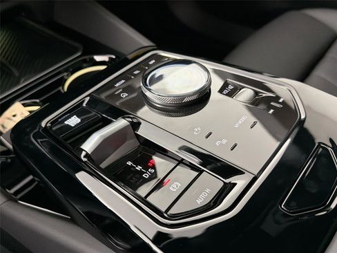 New 2026 BMW 530i xDrive w/ Premium Package AWD/4WD image 17