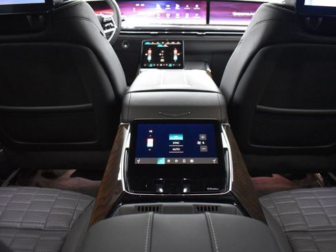Certified 2025 Cadillac Escalade Sport Platinum image 30