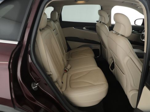 Used 2019 Lincoln Nautilus Reserve image 13