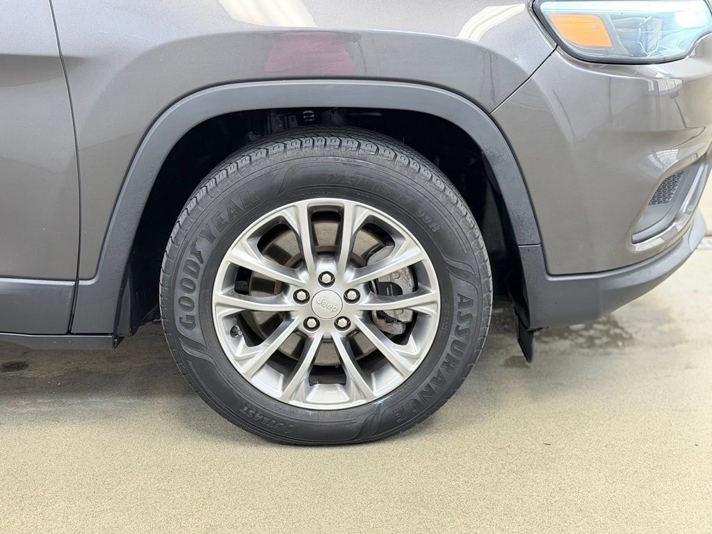 Used 2019 Jeep Cherokee Latitude Plus w/ Comfort/Convenience Group FWD image 5