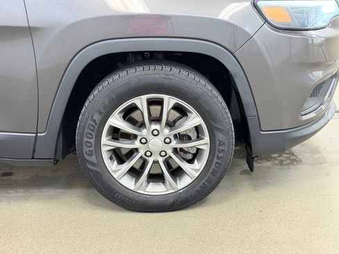 Used 2019 Jeep Cherokee Latitude Plus w/ Comfort/Convenience Group FWD image 5