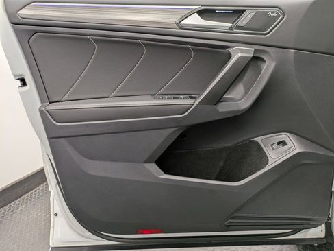 Used 2022 Volkswagen Tiguan SEL R-Line image 8