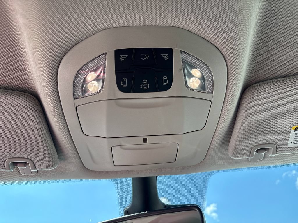Used 2024 Chrysler Pacifica Touring-L FWD image 41