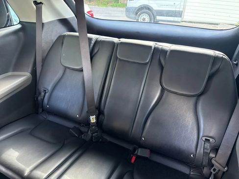 Used 2025 Kia Carnival FWD image 14