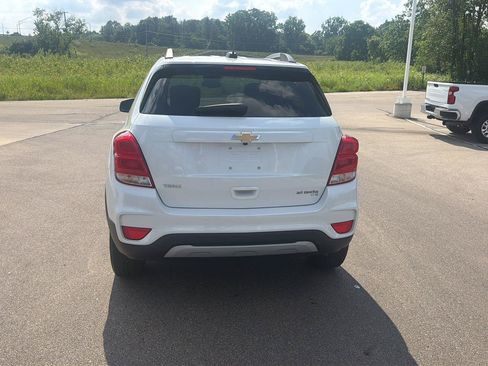 Used 2021 Chevrolet Trax LT w/ LT Convenience Package FWD image 4