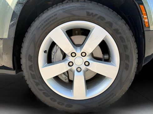 Certified 2025 Land Rover Defender 130 X-Dynamic SE image 10