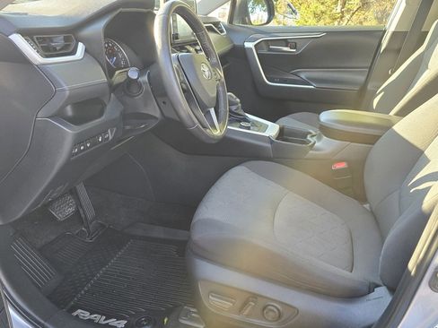 Certified 2020 Toyota RAV4 XLE w/ Convenience Package image 16