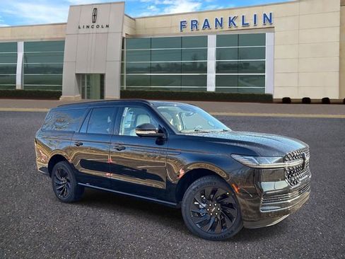 New 2026 Lincoln Navigator L Reserve w/ Jet Appearance Package AWD/4WD image 1