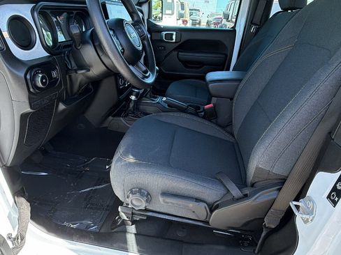 Used 2025 Jeep Wrangler Sport image 15