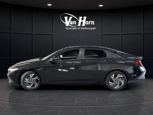 Certified 2025 Hyundai Elantra Sport FWD image 4