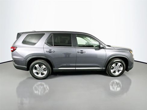 New 2025 Honda Pilot EX-L image 8