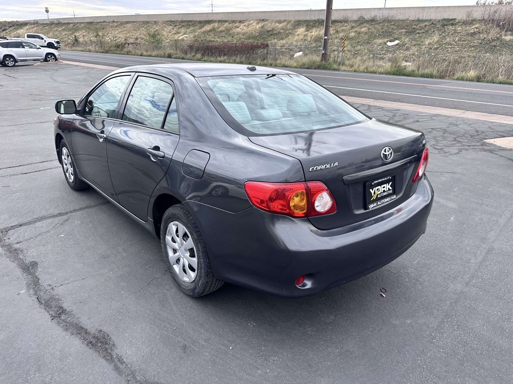 Used 2010 Toyota Corolla LE FWD image 4