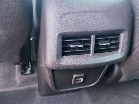Used 2023 Chevrolet Equinox LS FWD image 22