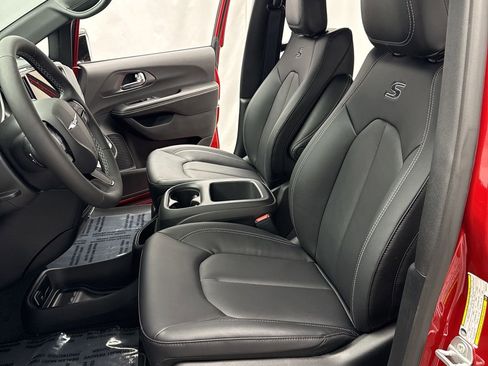 New 2026 Chrysler Pacifica Select w/ S Appearance Package image 9