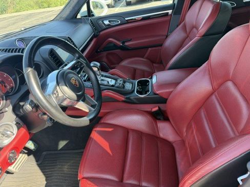 Used 2018 Porsche Cayenne Turbo AWD/4WD image 11