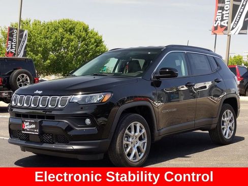 Certified 2022 Jeep Compass Latitude image 4