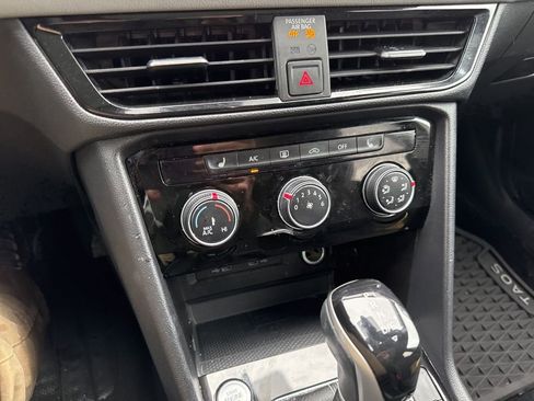 Used 2023 Volkswagen Taos SE w/ Panoramic Sunroof Package image 24