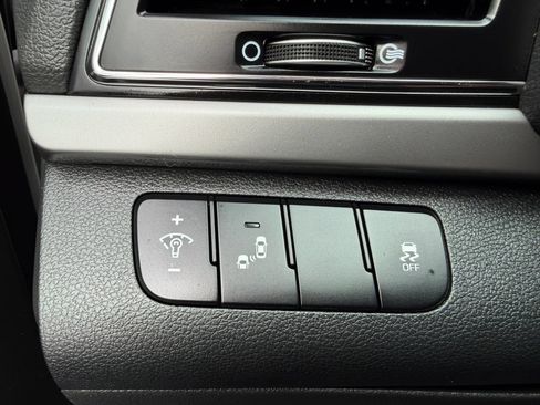 Used 2018 Hyundai Elantra SEL FWD image 13