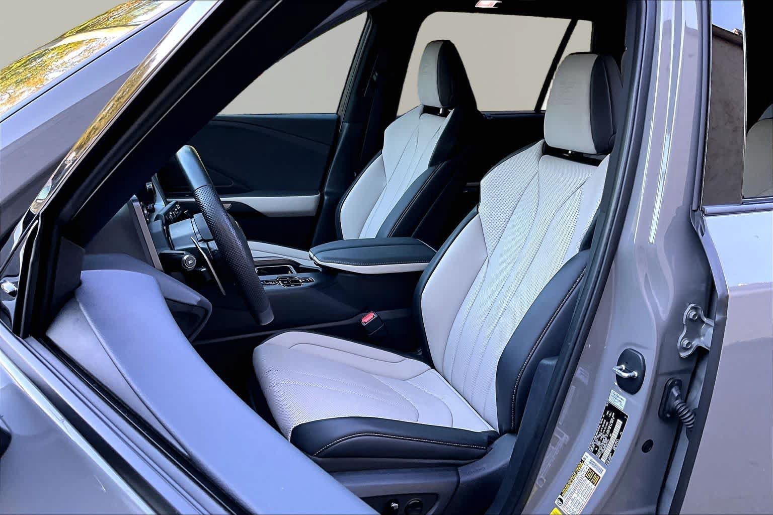 Used 2025 Lexus TX 500h AWD w/ Technology Package image 8