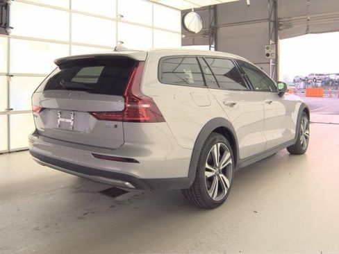 Certified 2025 Volvo V60 B5 Cross Country Plus image 4