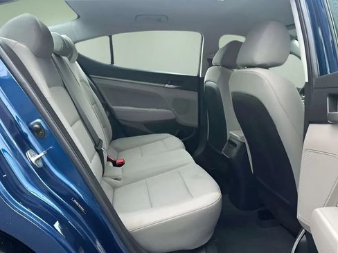 Used 2017 Hyundai Elantra SE image 44