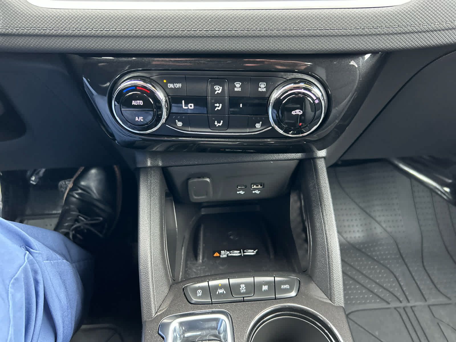 Used 2025 Chevrolet TrailBlazer LT w/ Convenience Package AWD/4WD image 17