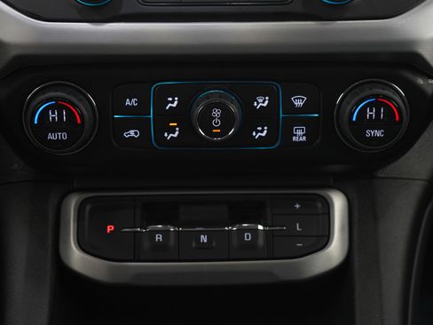 Used 2023 GMC Acadia SLT w/ Elevation Edition image 20