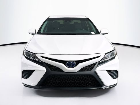 Used 2018 Toyota Camry SE image 2