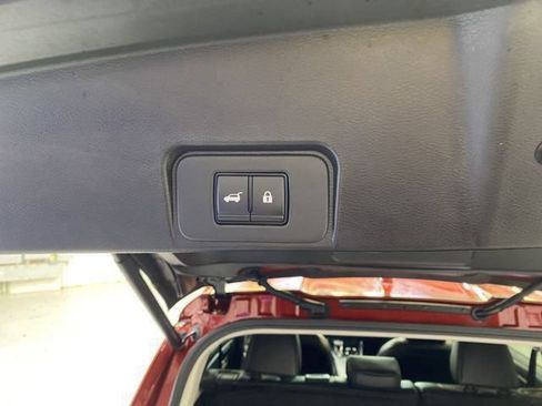 Used 2025 Nissan Rogue SL FWD image 31