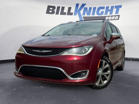 Used 2017 Chrysler Pacifica Limited w/ UConnect Theater Package FWD image 1