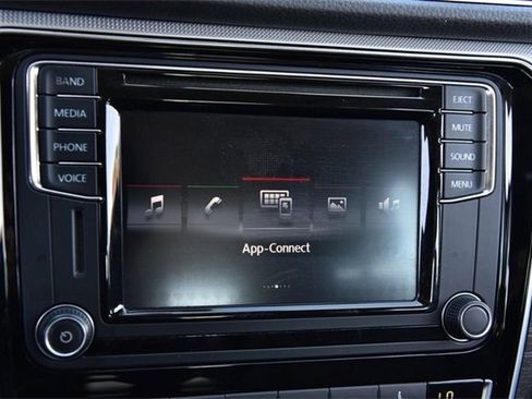 Used 2017 Volkswagen Passat 1.8T SE image 14