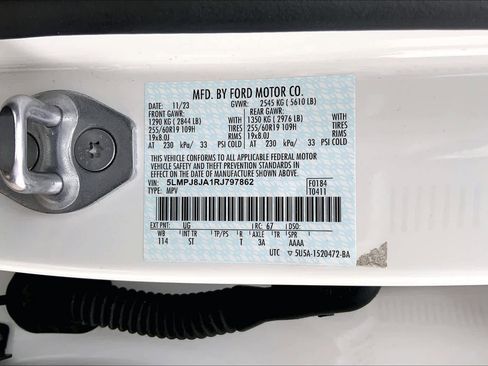 Used 2024 Lincoln Nautilus Premier image 35