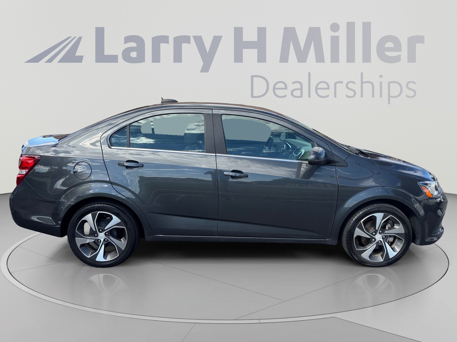 Used 2017 Chevrolet Sonic Premier FWD image 6
