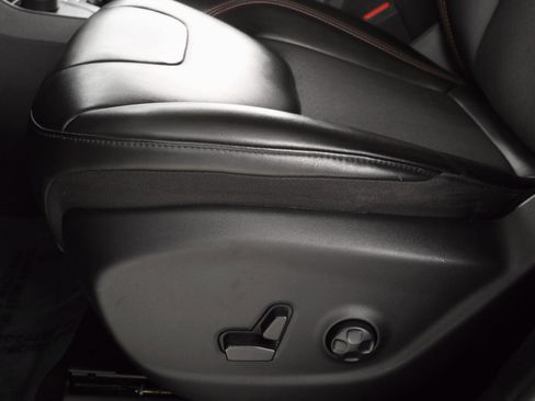 Used 2020 Jeep Cherokee Trailhawk w/ Cold Weather Group image 30