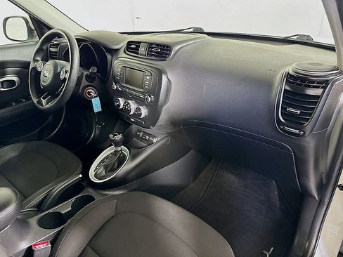 Used 2018 Kia Soul FWD image 25