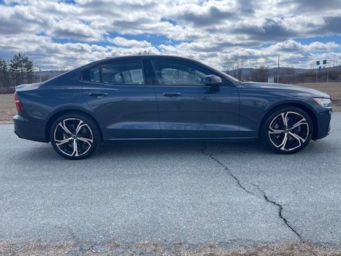 Used 2025 Volvo S60 B5 Core image 4