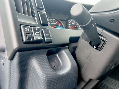 New 2025 Chevrolet Low Cab Forward image 7