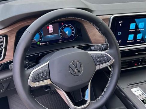 New 2026 Volkswagen Atlas SE FWD image 8